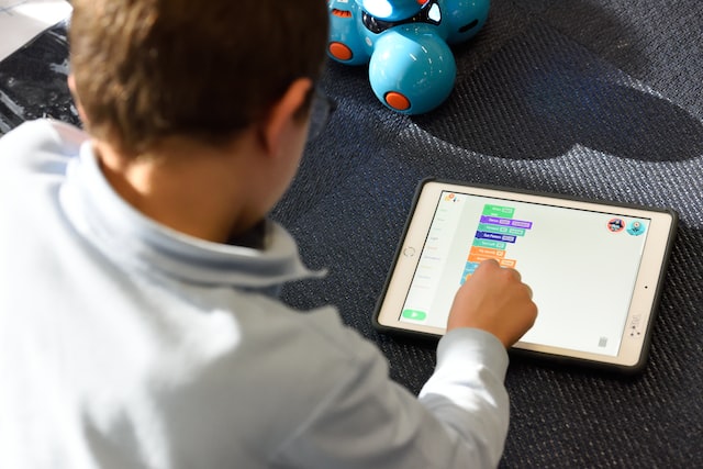 dash-and-dot robotics kids coding language